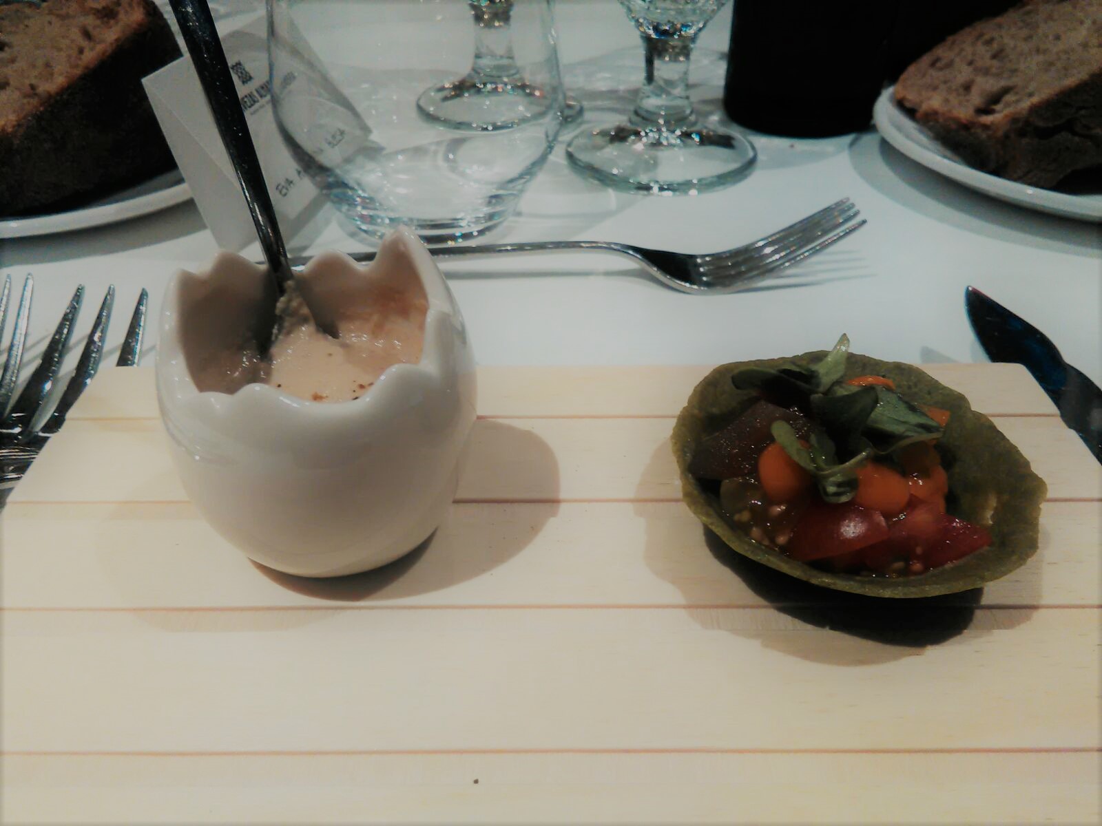 Tortilla de hongos y talo con tomate