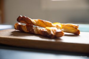 Lazos de hojaldre con miel de naranja 2