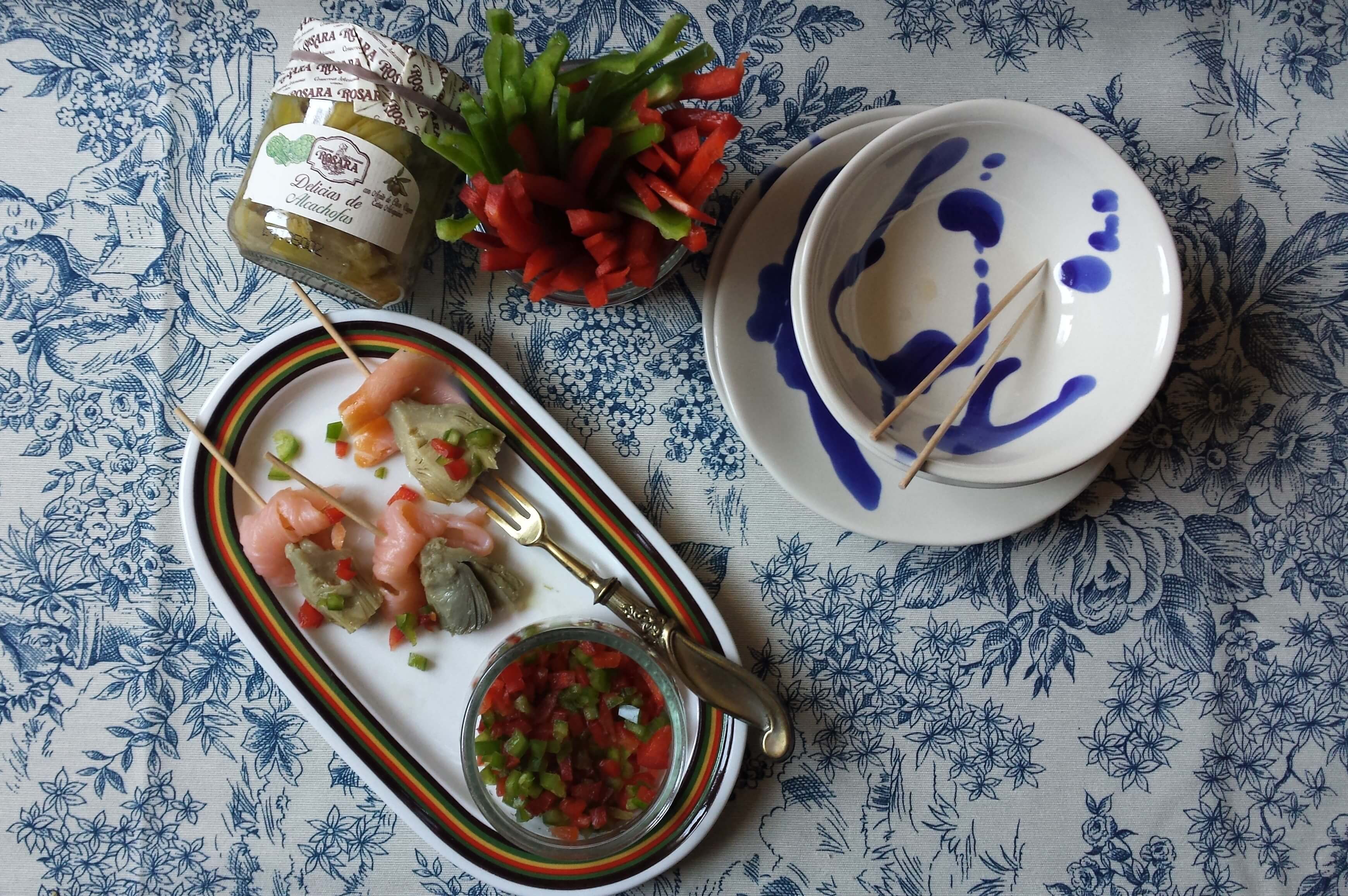 Brocheta de alcachofa con salmón ahumado