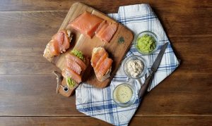 Tostas de salmón ahumado